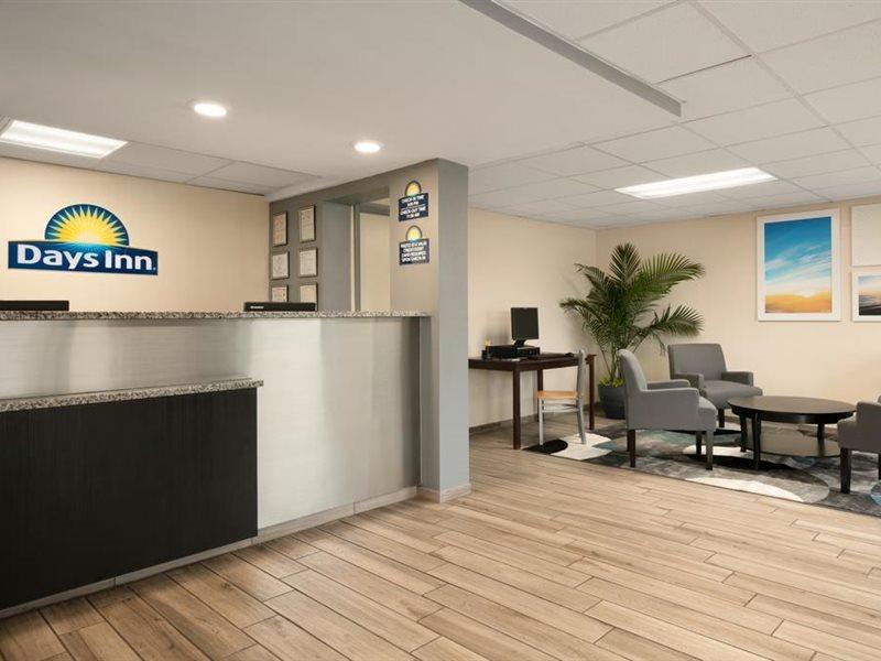 Days Inn By Wyndham Clearwater/Central מראה חיצוני תמונה